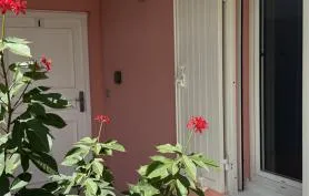 Malora Beach, front de mer et accès plage