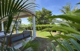 Malora Beach, front de mer et accès plage