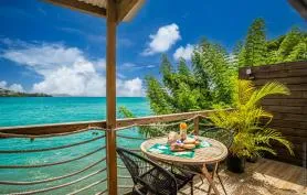 Nouveau superbe studio Corail climatisé suspendu au dessus de la mer vue imprenable