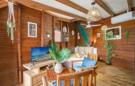 Nouveau superbe studio Corail climatisé suspendu au dessus de la mer vue imprenable