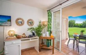 Nouveau superbe studio vue mer à 50 m de la plage et de la piscine endroit calme et zen dans le célèbre village Pierre et Vacances 