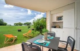 Nouveau superbe studio vue mer à 50 m de la plage et de la piscine endroit calme et zen dans le célèbre village Pierre et Vacances 