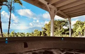 Lodge Orchidée - Ver Mer - Jacuzzi Privatif - Accès Piscine - Lit en 180x200 - Clim - Proche des commodités et des plages - Anses d'Arlet - Table d'hôtes