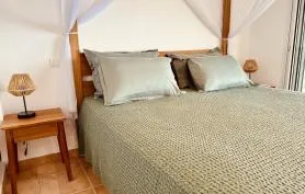 Lodge Orchidée - Ver Mer - Jacuzzi Privatif - Accès Piscine - Lit en 180x200 - Clim - Proche des commodités et des plages - Anses d'Arlet - Table d'hôtes