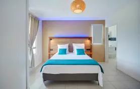 Bleu Caraïbe meublé de tourisme 3 étoiles avec vue exceptionnelle sur la baie de Fort-de-France