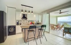 Bleu Caraïbe meublé de tourisme 3 étoiles avec vue exceptionnelle sur la baie de Fort-de-France