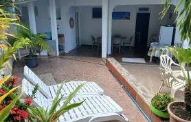 Villa type F4 avec piscine, jacuzzi et voiture