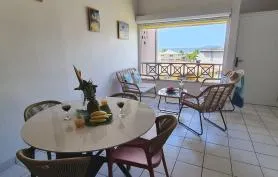 Spacieux appartement, terrasse vue mer 50 m de la plage de l' Anse Mitan, Résidence Alpinia
