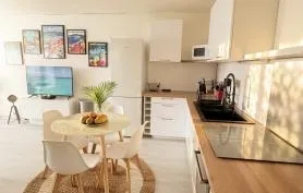 Studio lumineux avec piscine, à deux pas de la plage