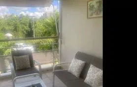 Studio de 40 m2 dans résidence sécurisée avec terrasse à proximité mer et golf