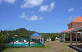Résidence Les Alizés, maison créole avec piscine