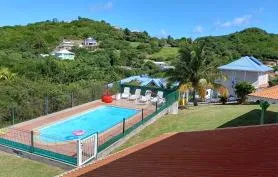 Résidence Les Alizés, maison créole avec piscine