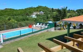 Résidence Les Alizés, maison créole avec piscine