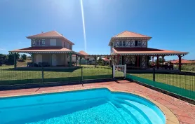 Résidence Les Alizés, maison créole avec piscine