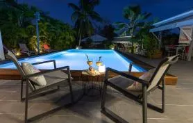 Résidence de 3 bungalows • Grande piscine & Jardin tropical • Proche des plages et de la marina