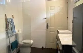 AT HOME Chambre climatisée, salle de bain attenante dans un quartier calme sur les hauteurs des Trois Ilets