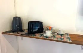 AT HOME Chambre climatisée, salle de bain attenante dans un quartier calme sur les hauteurs des Trois Ilets