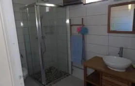 Rez de villa LAPALOMA DES ANSES à deux pas de la plage.