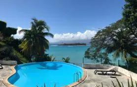 Grand  T3, piscine avec vue mer sur ilet Gosier et sur la Basse -Terre
