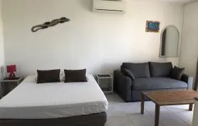 « Studio MADI - Vue Exceptionnelle Mer & Rocher Diamant - Piscine & Plage à pied ».