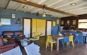 Haut de villa face à la mer et la canopée sur jardin tropical