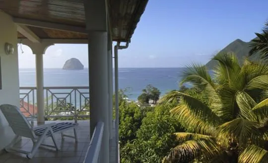 F2 Hibiscus (dans Villa Cannelle) -Vue sur la mer et le Rocher du Diamant