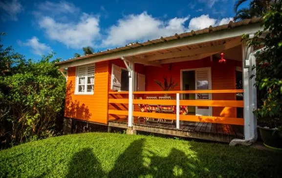 Bungalow Mango Kasavanille: meublé, piscine, clim, vue mer, avec ou sans location de véhicule