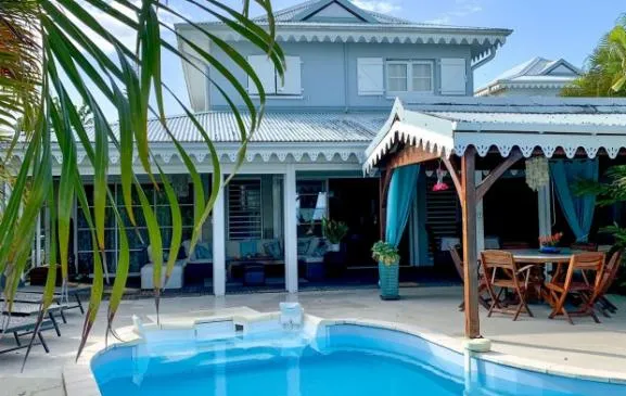 Villa Madiblue piscine, vue mer, aux 3 îlets ***