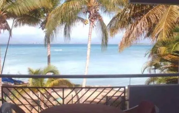F1 les pieds ds l'eau, vue totale mer, acces direct plage