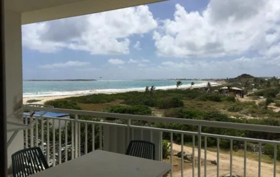 Studio vue mer et piscine, à louer