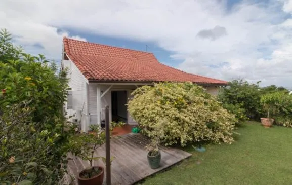 Villa Créole avec chambres climatisées, jacuzzi, vue sur mer et proximité plages