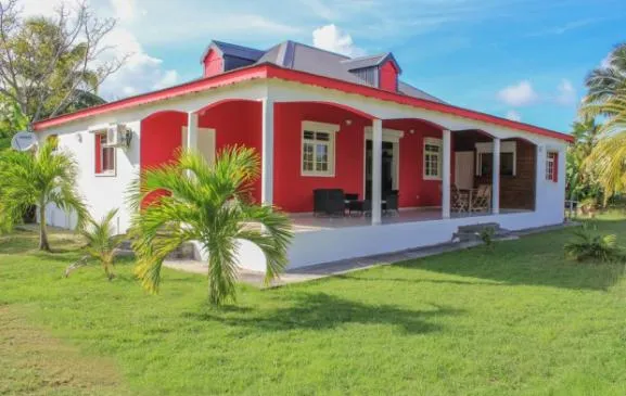 Super villa proche de la plage à Saint-François. ( 50 pas d'une dès plus belle plage de la Guadeloupe)