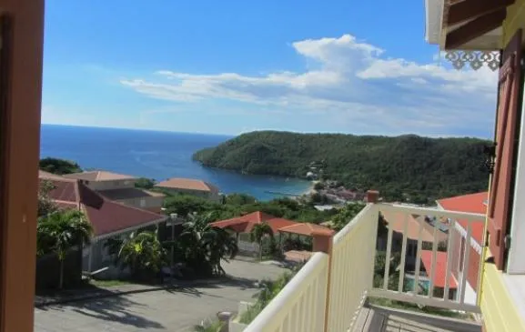 Villa avec piscine et vue mer