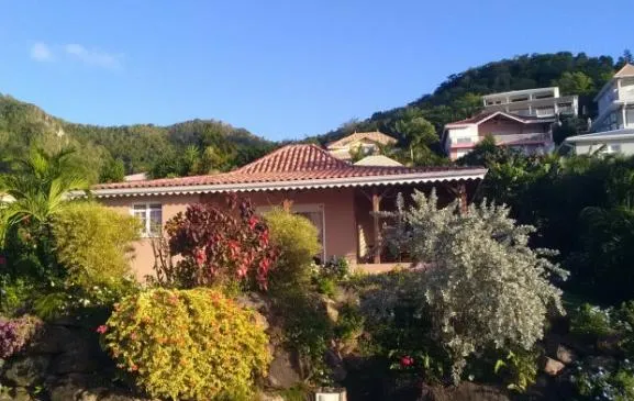 Villa d'architecte vue mer et piscine