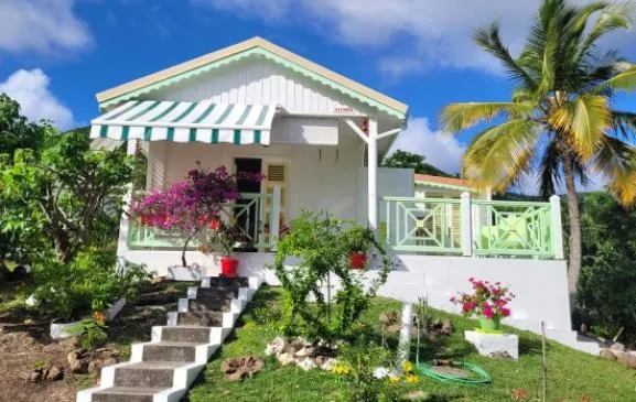 Alpinia - Maison créole de charme, carbet, vue mer, 300m plage de sable