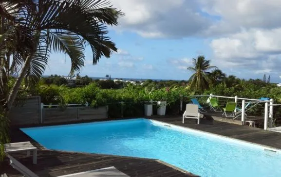 Villa vue mer, piscine, jardin tropical, parking, et proche de la plage