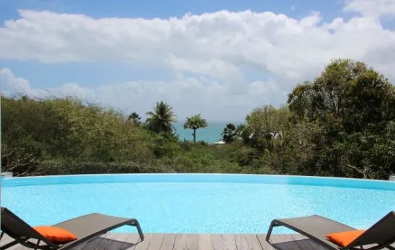 VILLA DE PRESTIGE KOULEUR KAFÉ,  AVEC VUE MER ET PISCINE À DÉBORDEMENT