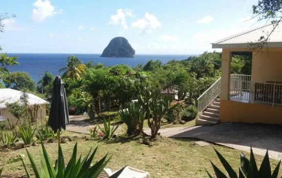 Villa tout confort à 100m de la mer avec terrasse face au Rocher du Diamant
