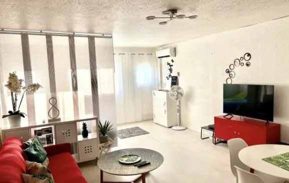 Studio pour 2 personnes dans résidence sécurisée avec (piscine)* et à 150m de la plage.