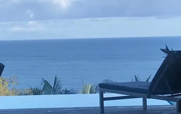 Villa piscine à débordement, vue mer exceptionnelle