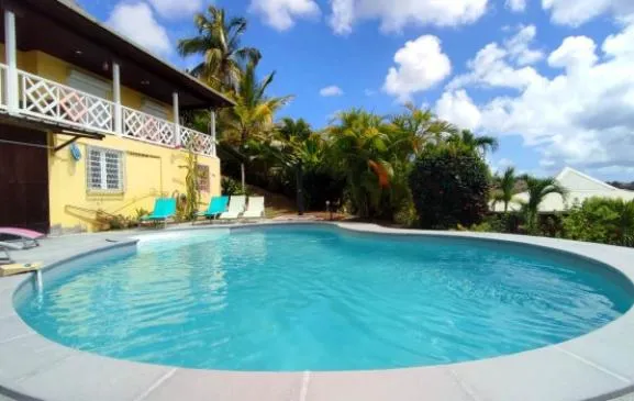 Villa 3 chambres à Sainte Anne avec piscine privée vue mer.