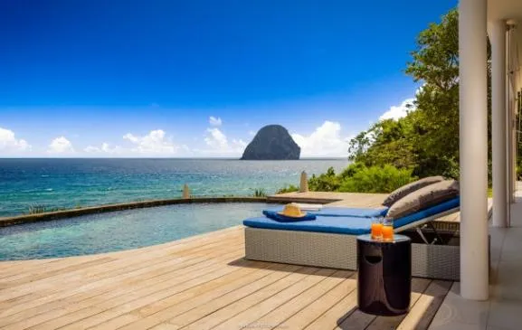 Maison de standing avec piscine et vue mer