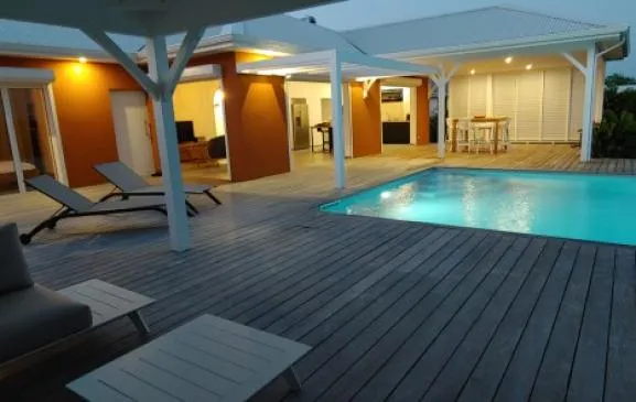 Villa Fleur de Goyave, bien ventilée & vue dégagée, piscine privée