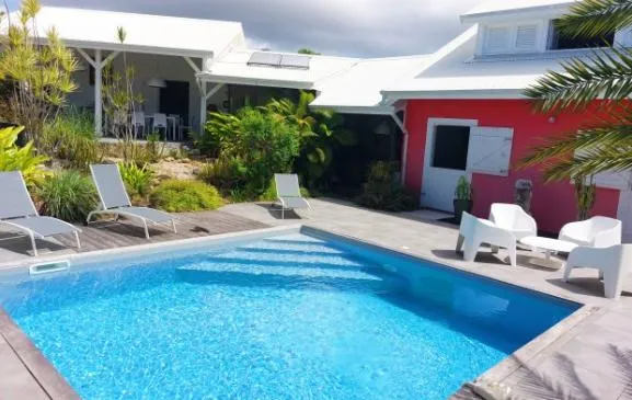 Maison d'artiste avec piscine à louer à Sainte-Anne
