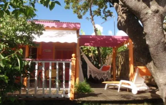 SAINTE ANNE 800M DE LA PLAGE Bungalows et Villas en Guadeloupe avec le VERGER DE SAINTE ANNE