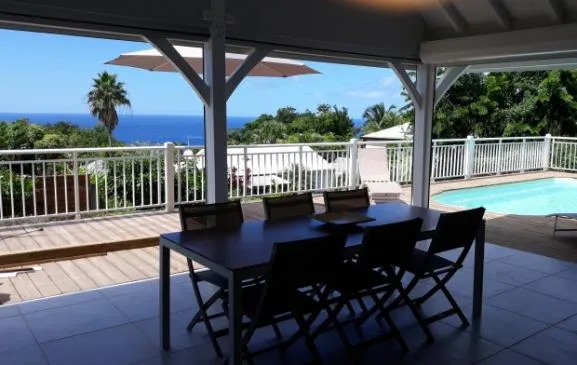 La Villa Tropicale  piscine, vue mer et ilets Pigeon