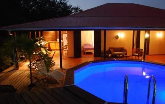 Villa côté jardin, Calme et piscine privative Au jardin des colibris