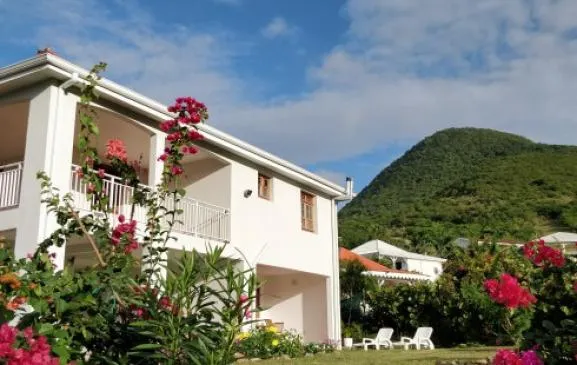 Rez de villa LAPALOMA DES ANSES à deux pas de la plage.