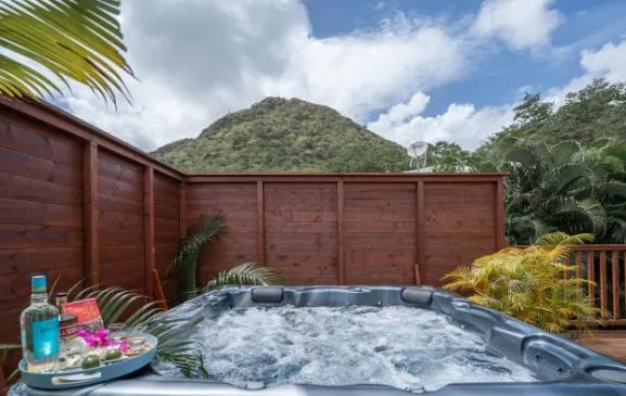 Lodge avec jacuzzi, idéal pour un couple, séjour sud Martinique