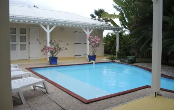Villa de standing avec piscine à louer à Saint-François